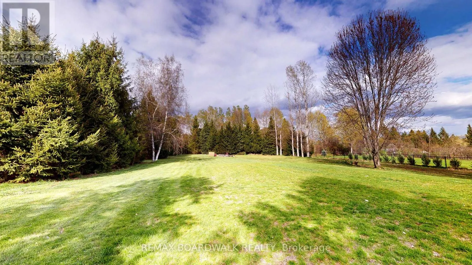 7 MEADOWVIEW LANE