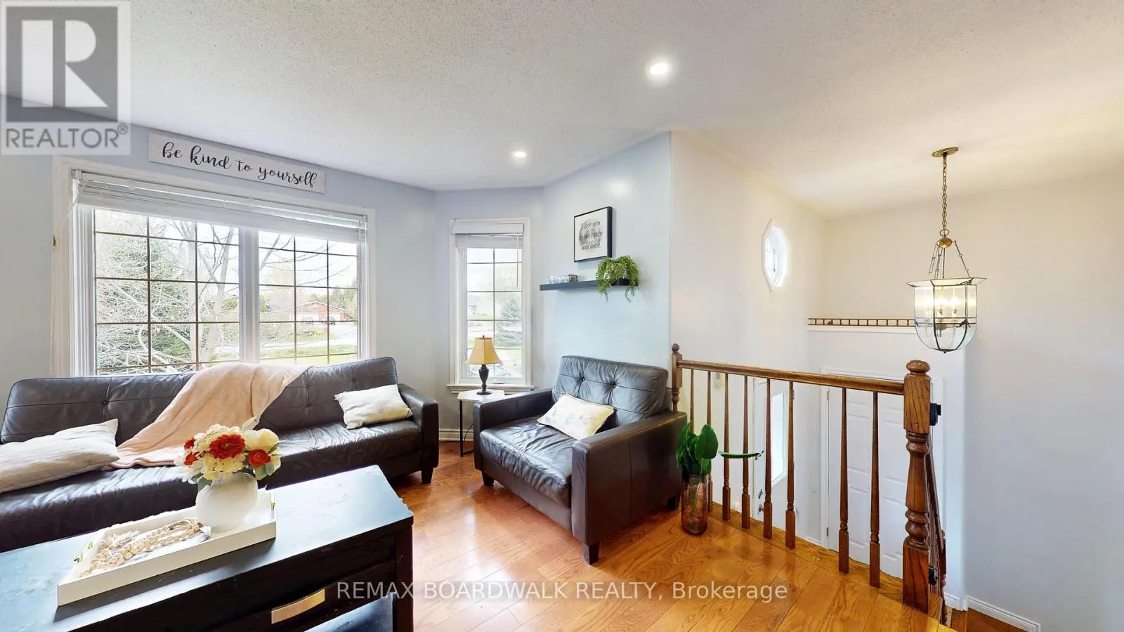 7 MEADOWVIEW LANE
