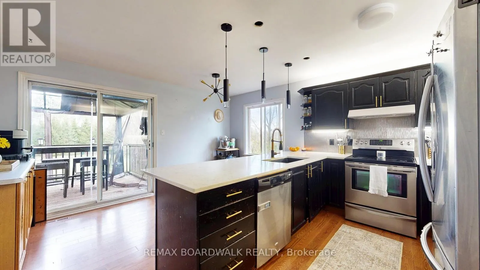 7 MEADOWVIEW LANE
