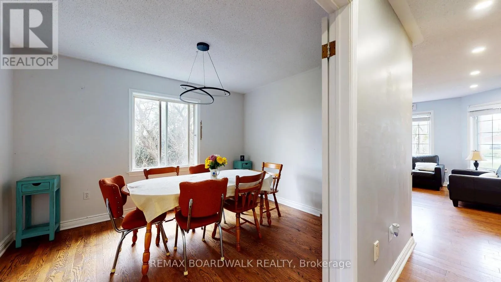 7 MEADOWVIEW LANE