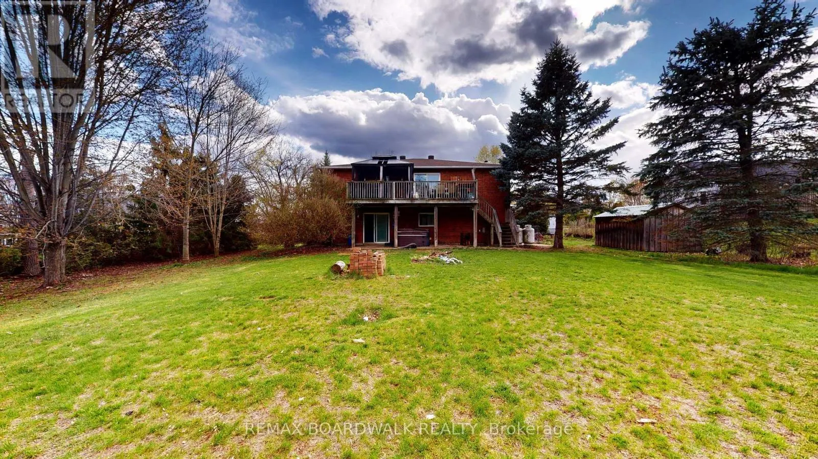 7 MEADOWVIEW LANE