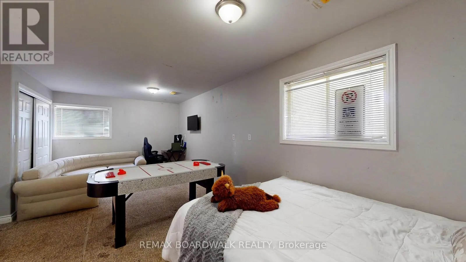 7 MEADOWVIEW LANE