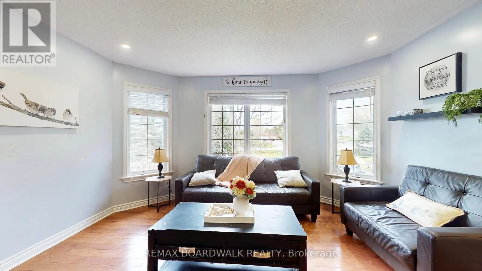 7 MEADOWVIEW LANE