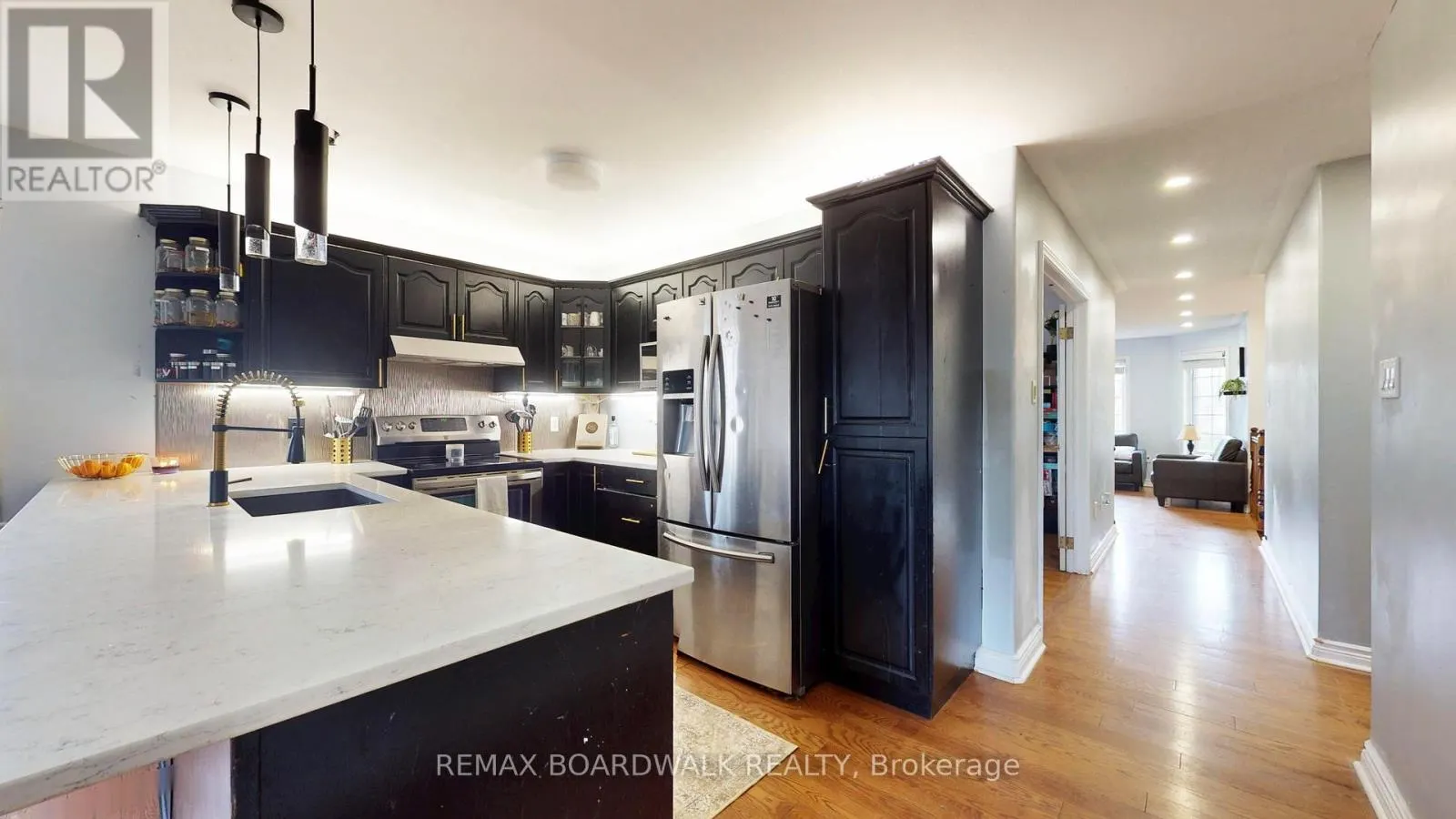 7 MEADOWVIEW LANE