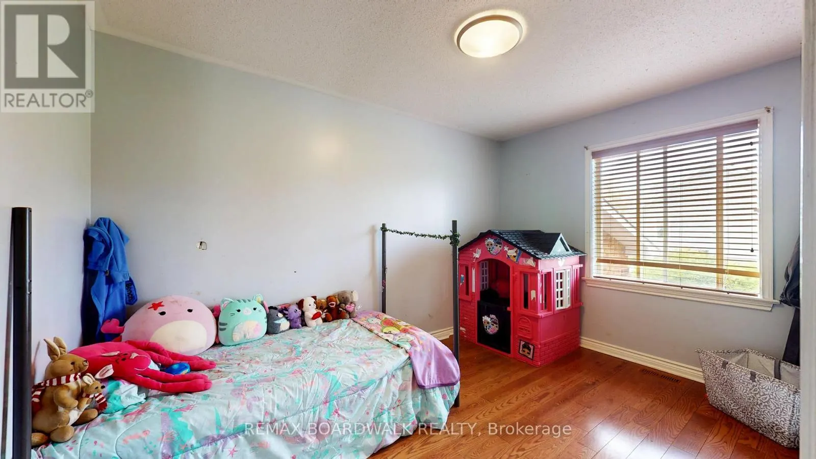 7 MEADOWVIEW LANE