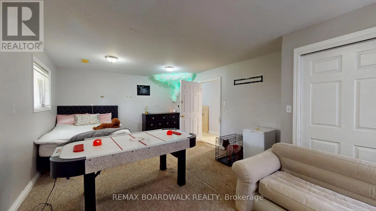 7 MEADOWVIEW LANE