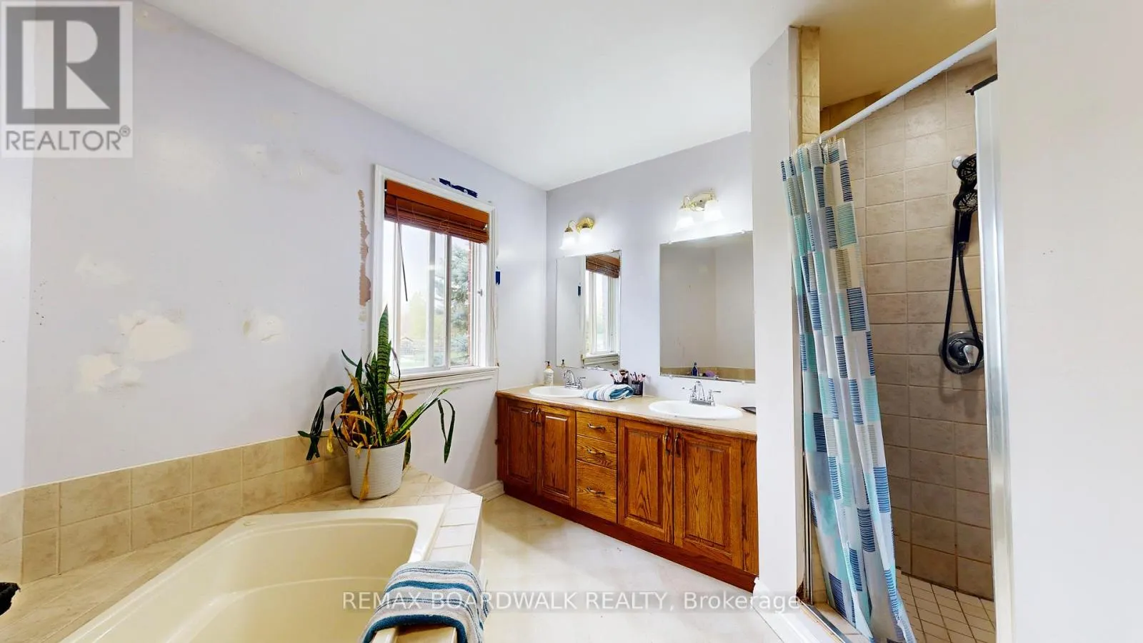 7 MEADOWVIEW LANE