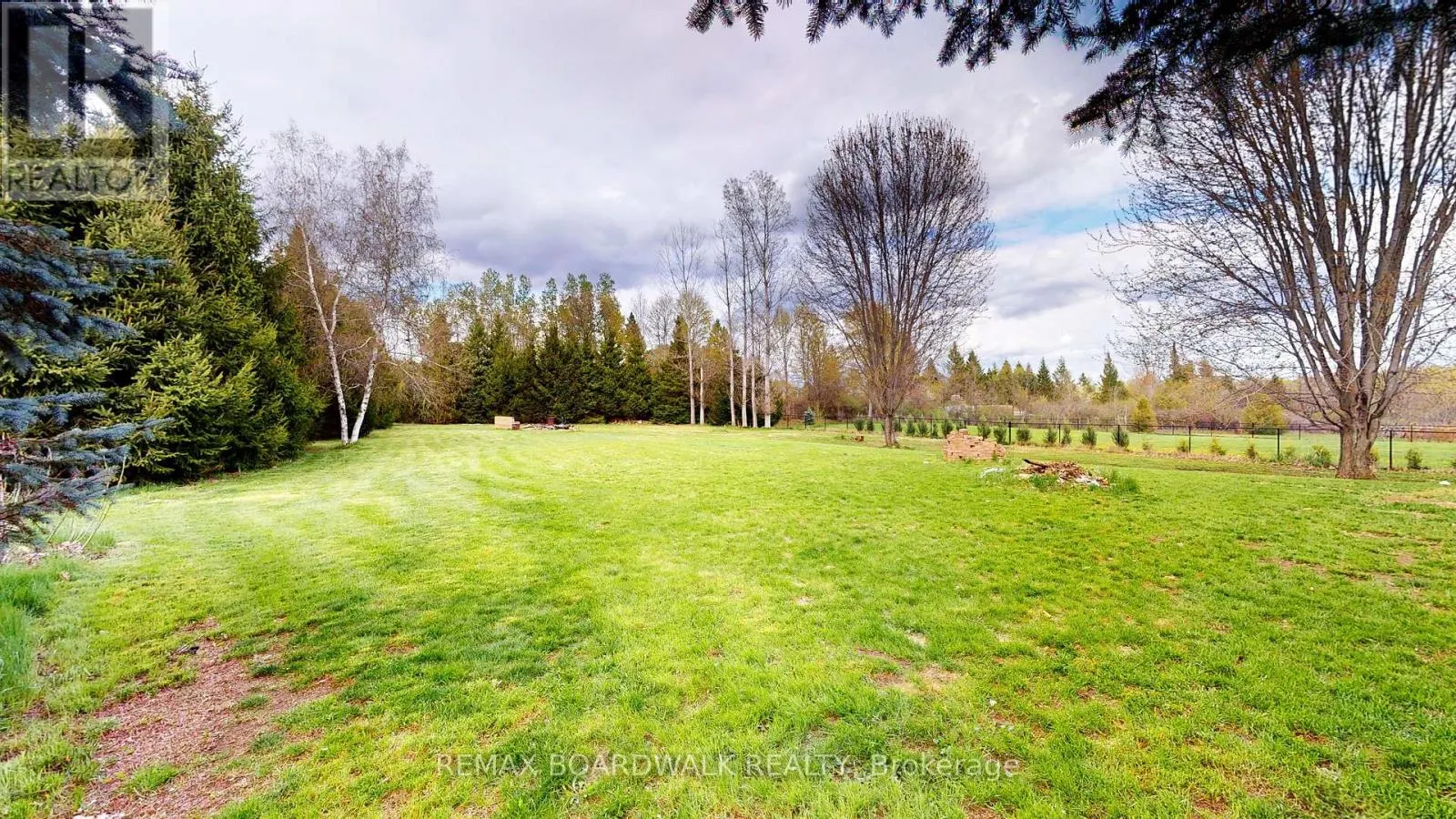 7 MEADOWVIEW LANE