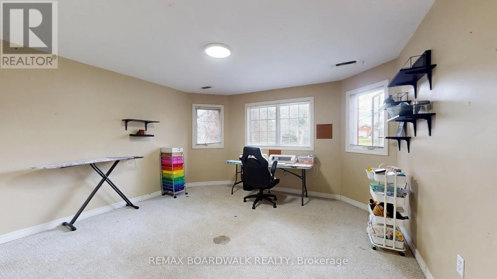 7 MEADOWVIEW LANE