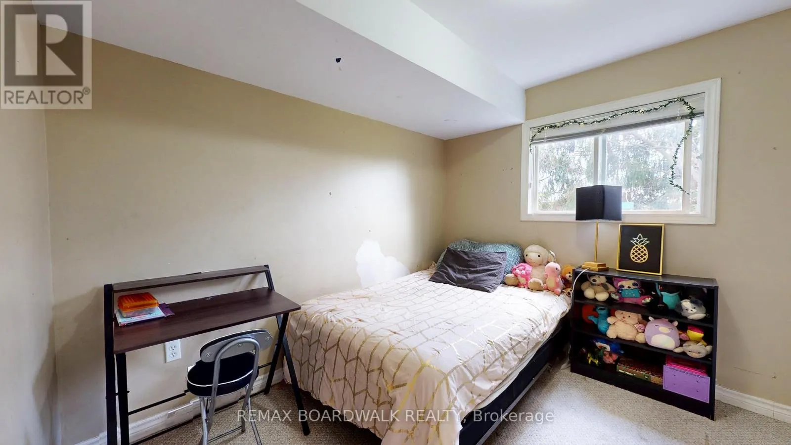 7 MEADOWVIEW LANE