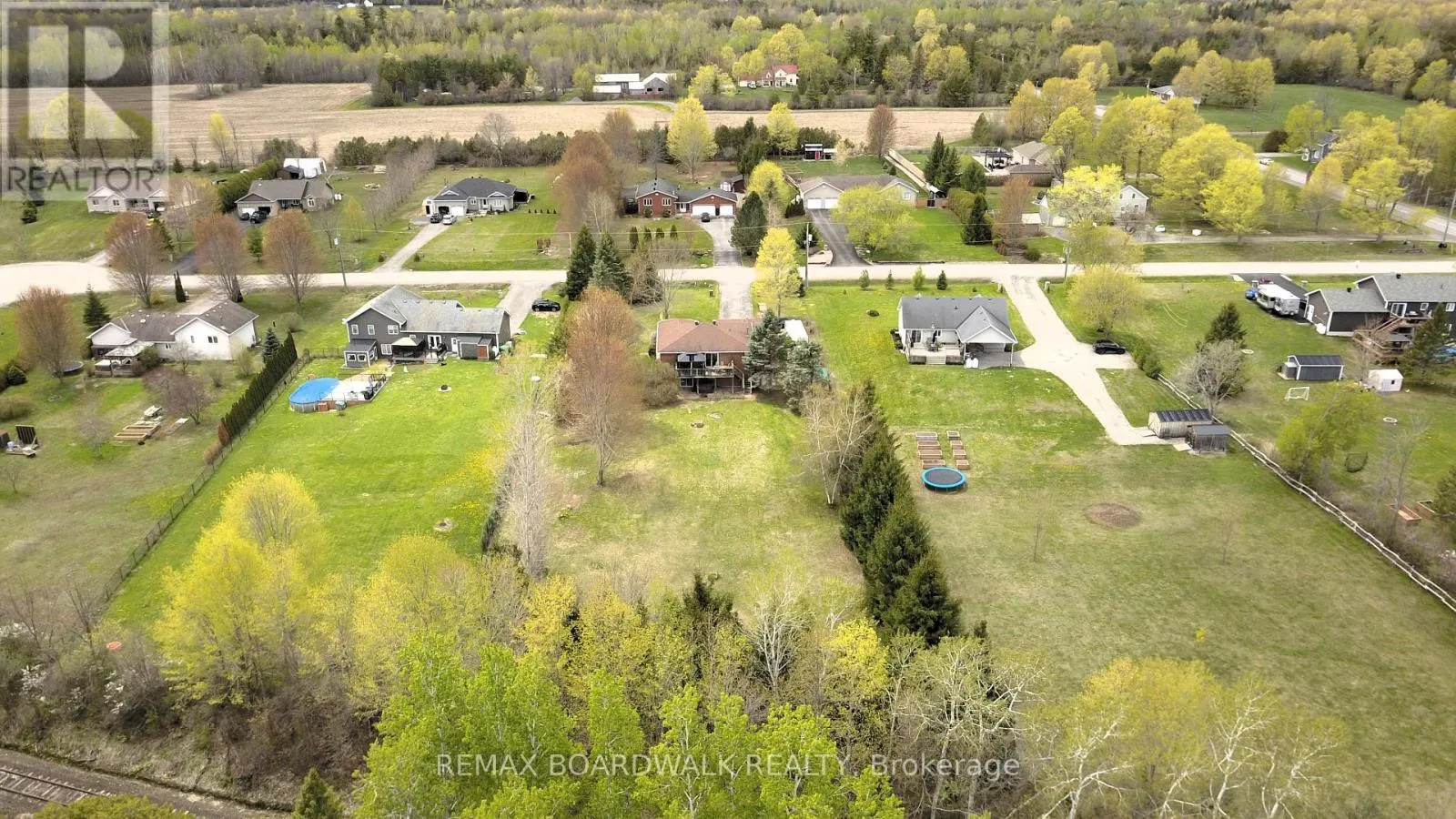 7 MEADOWVIEW LANE