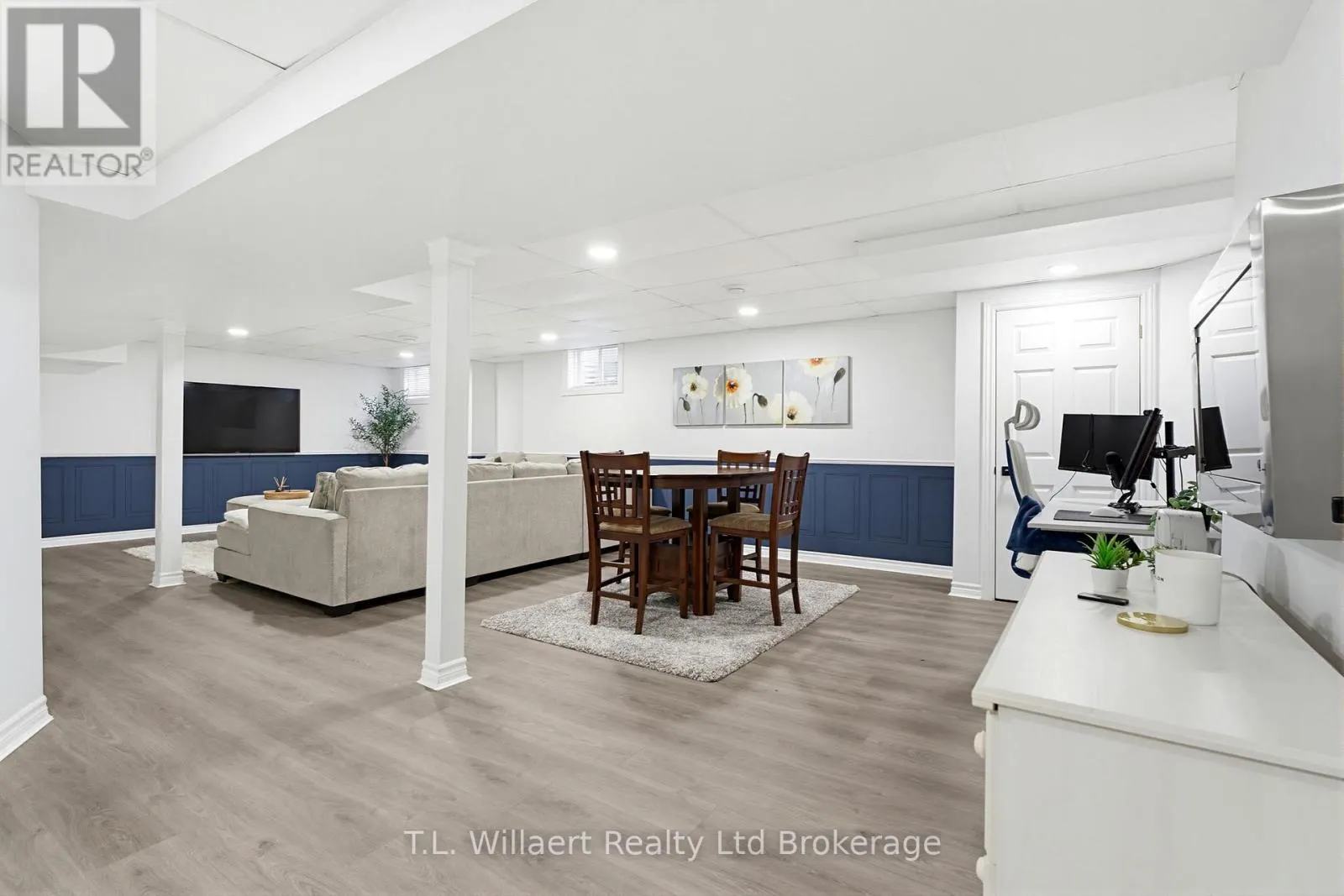 10 WOODSIDE DRIVE