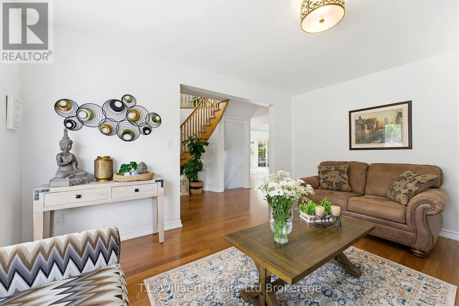 10 WOODSIDE DRIVE