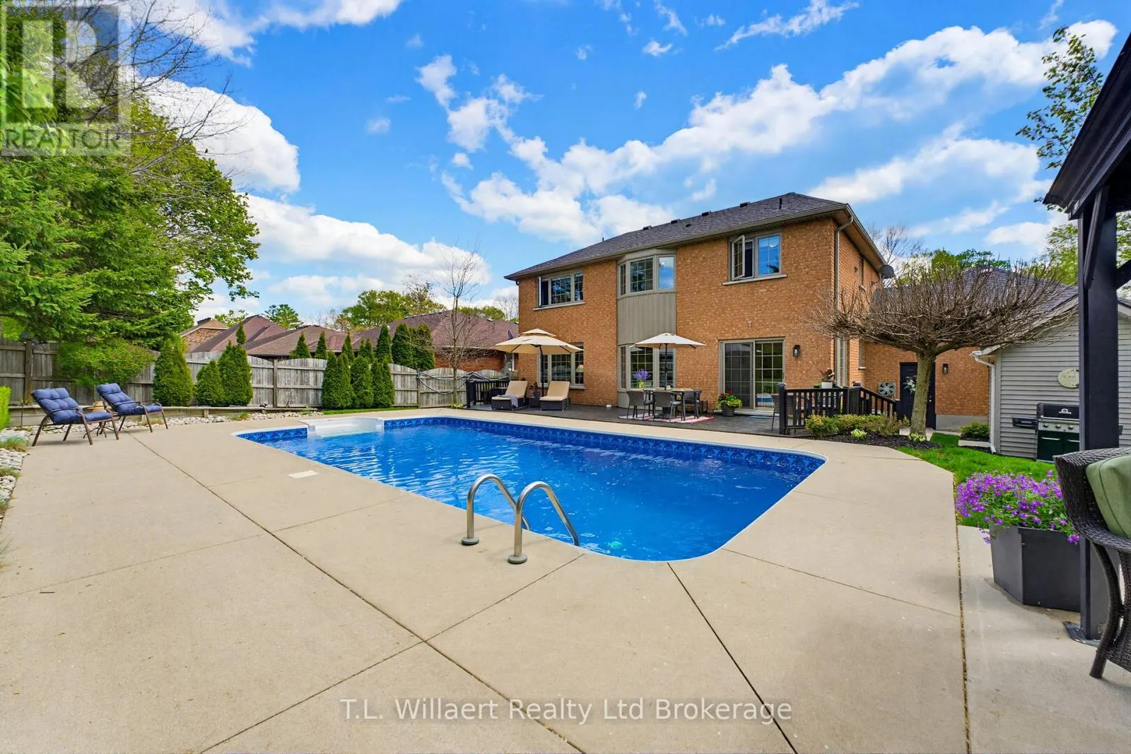 10 WOODSIDE DRIVE