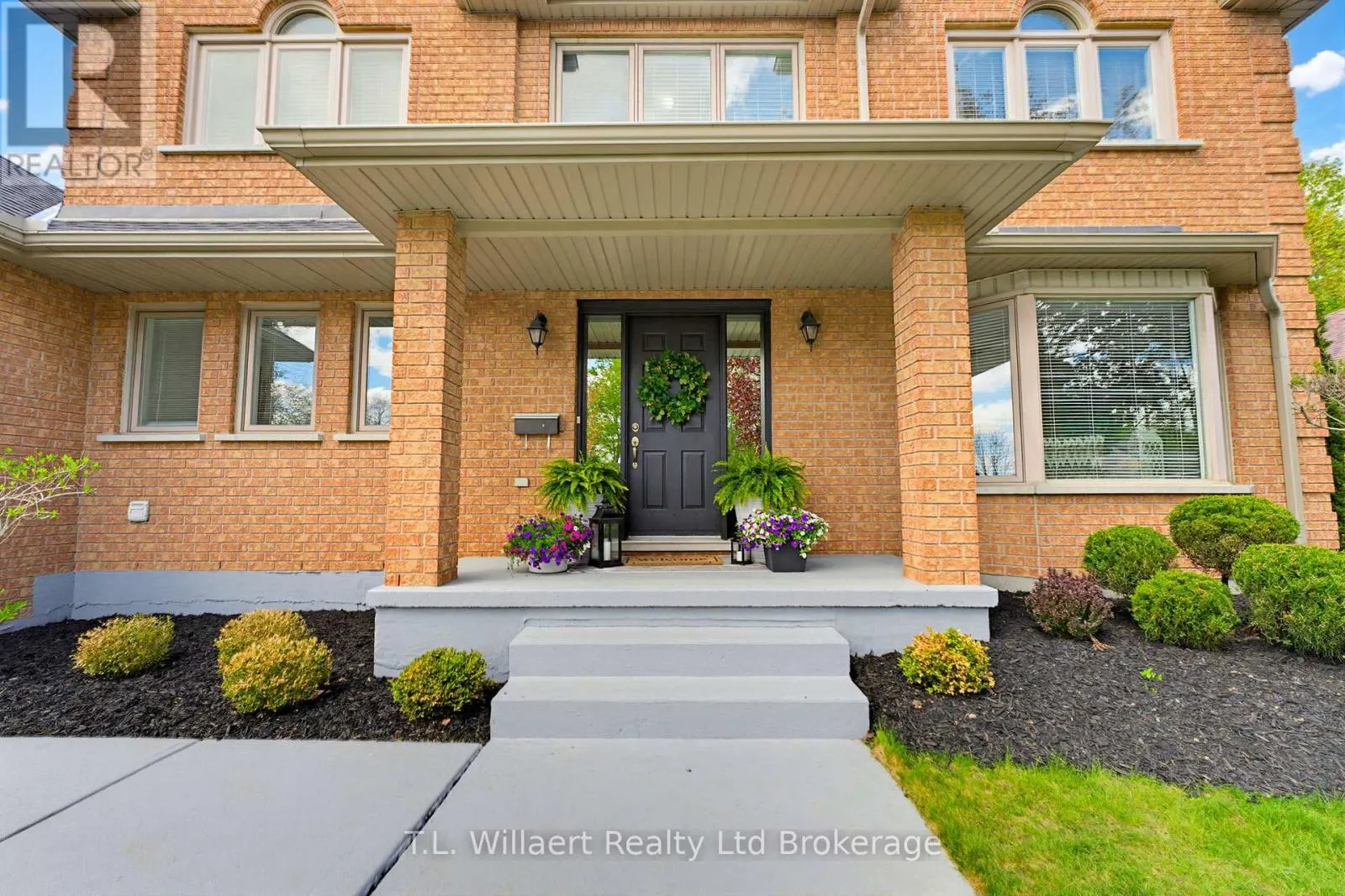 10 WOODSIDE DRIVE