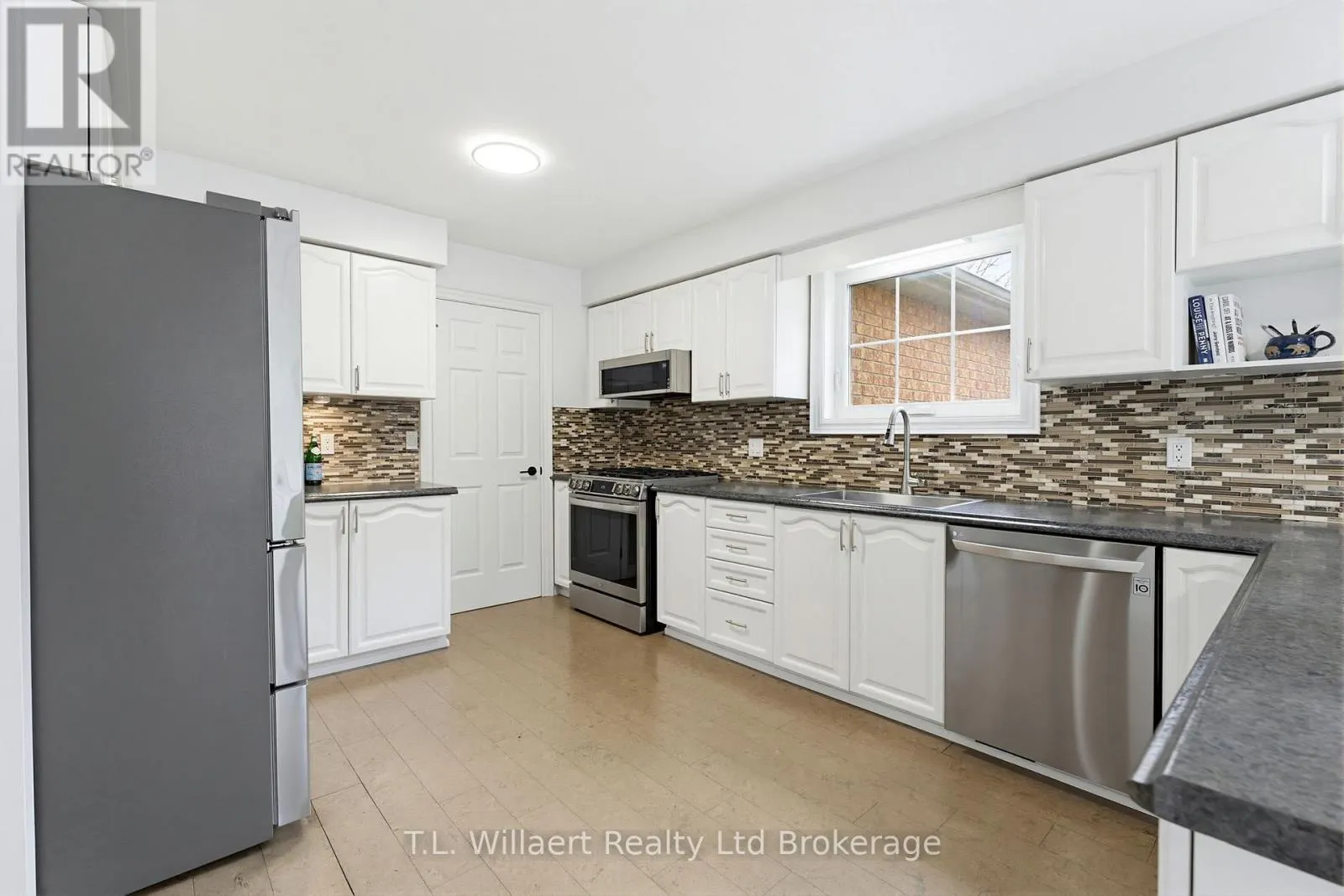 10 WOODSIDE DRIVE