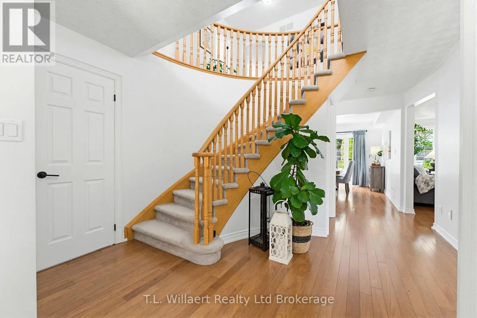 10 WOODSIDE DRIVE
