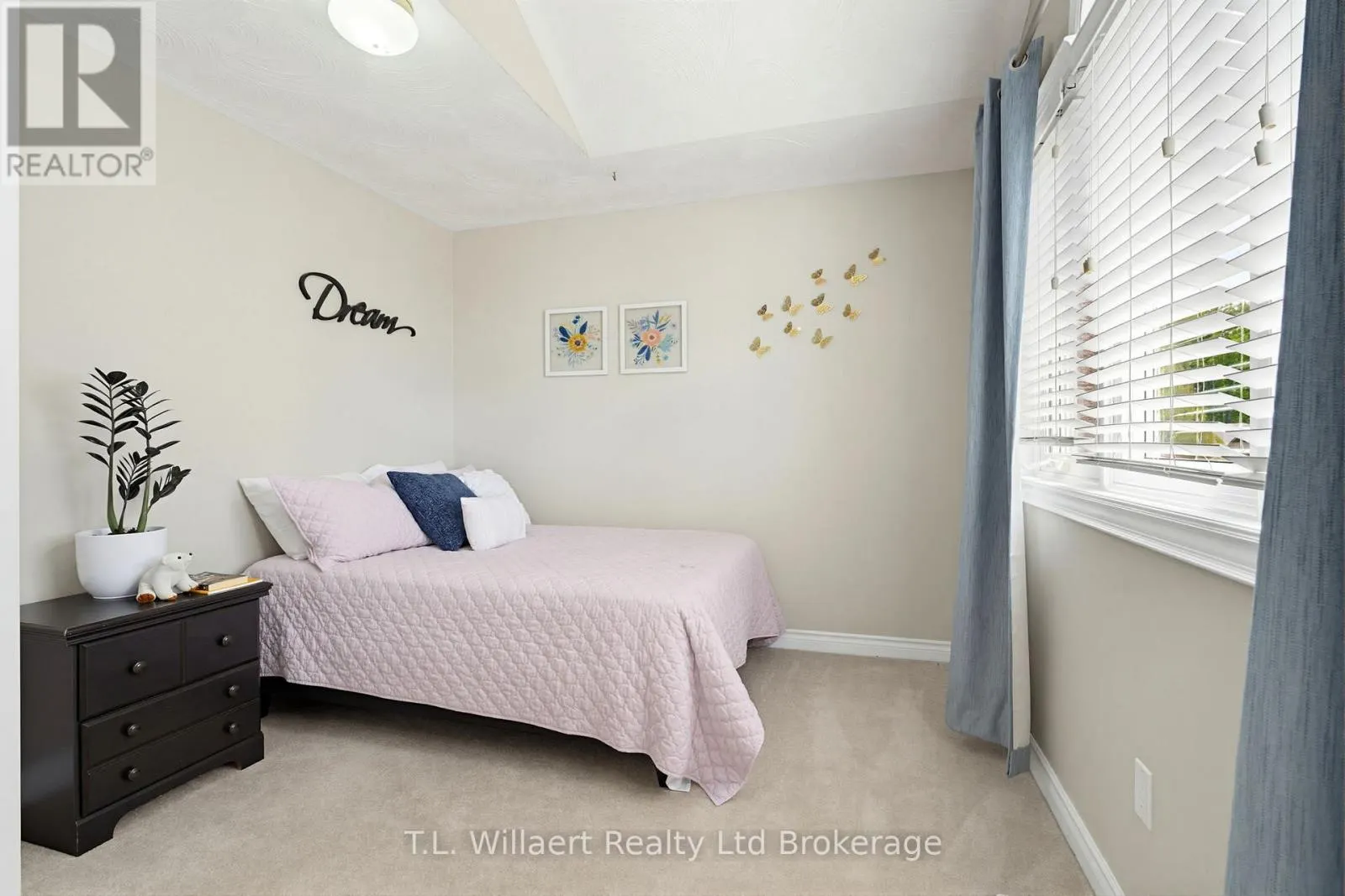 10 WOODSIDE DRIVE
