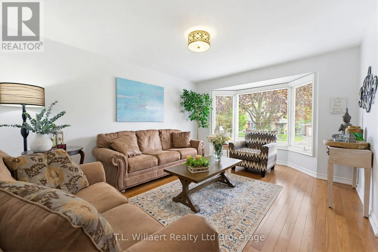 10 WOODSIDE DRIVE