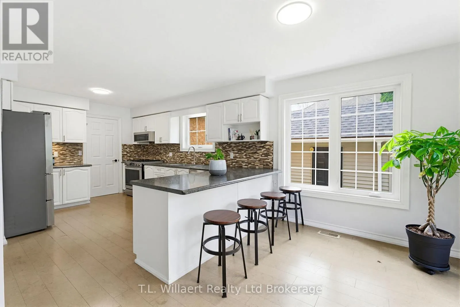 10 WOODSIDE DRIVE