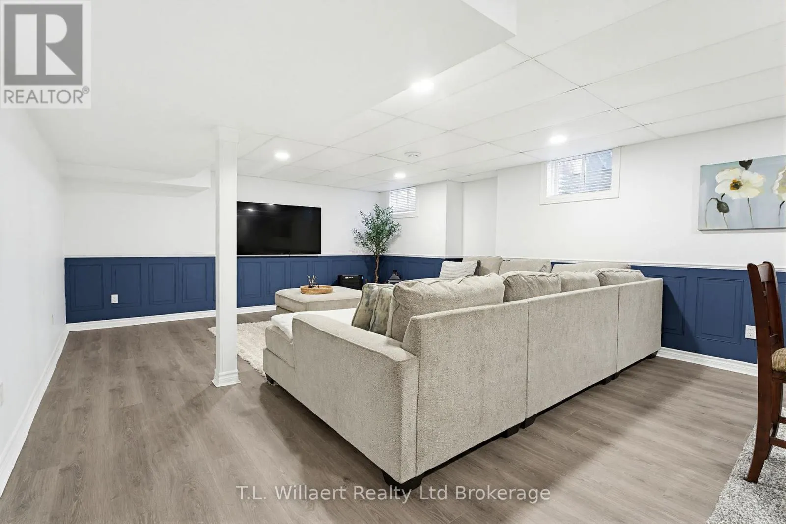 10 WOODSIDE DRIVE