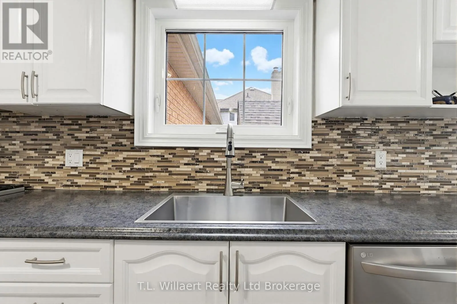 10 WOODSIDE DRIVE