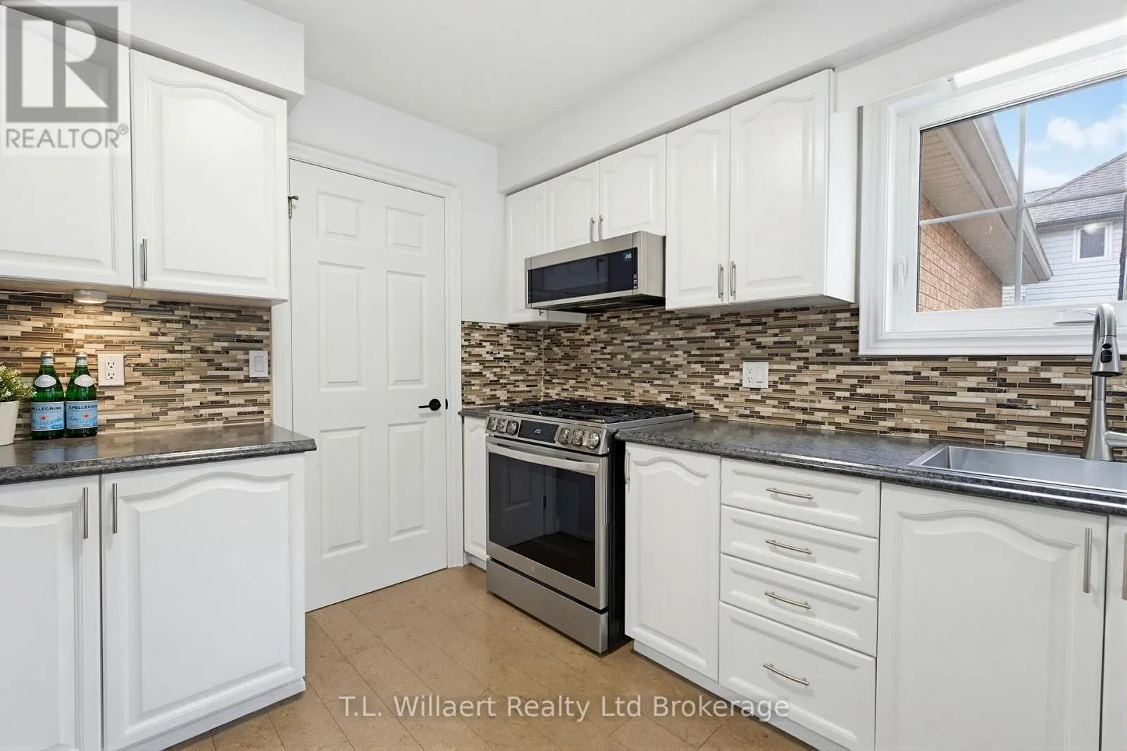 10 WOODSIDE DRIVE