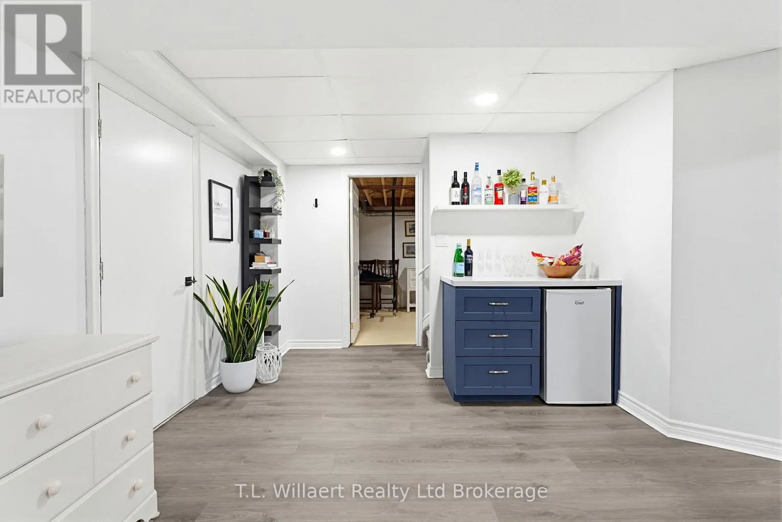 10 WOODSIDE DRIVE