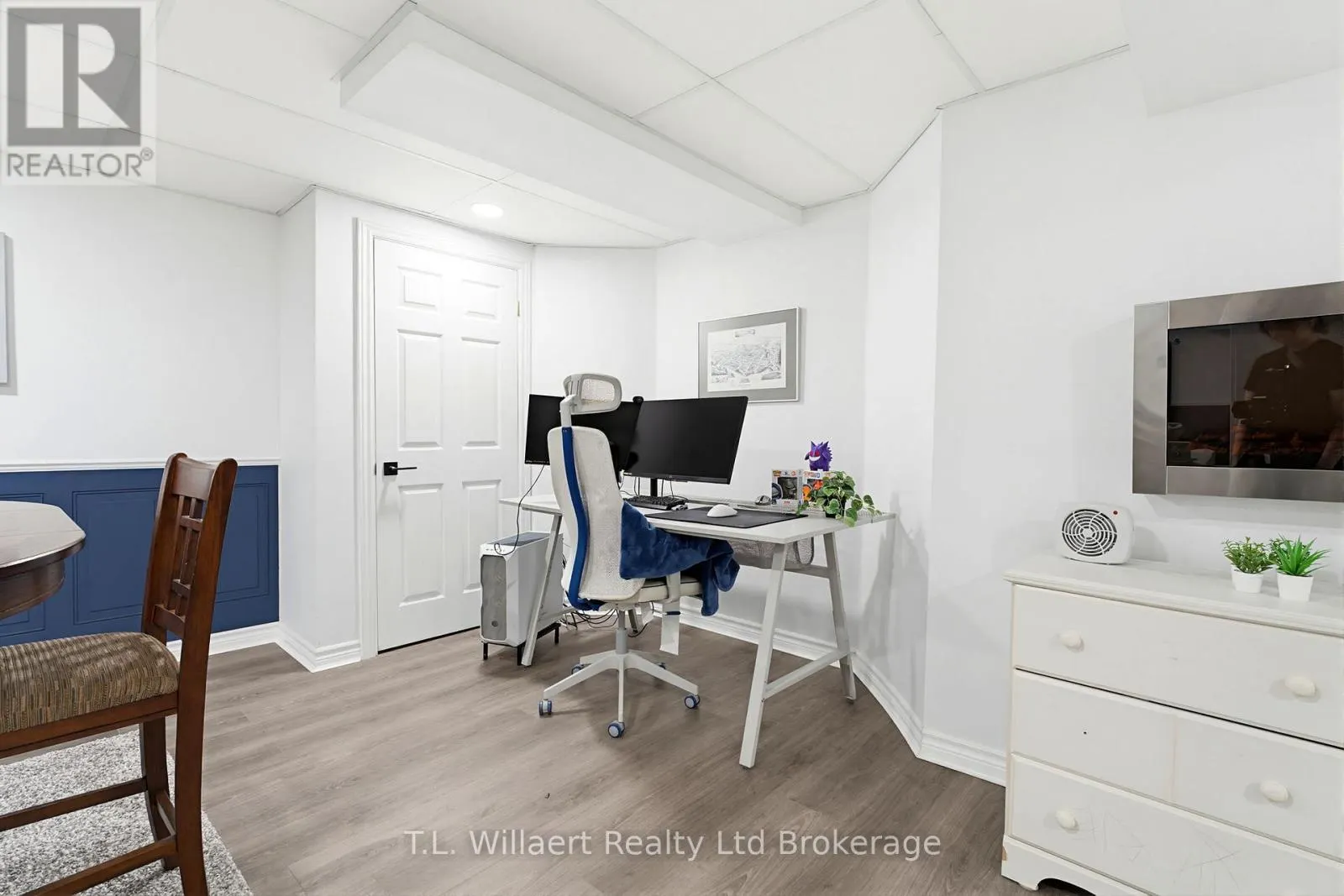 10 WOODSIDE DRIVE