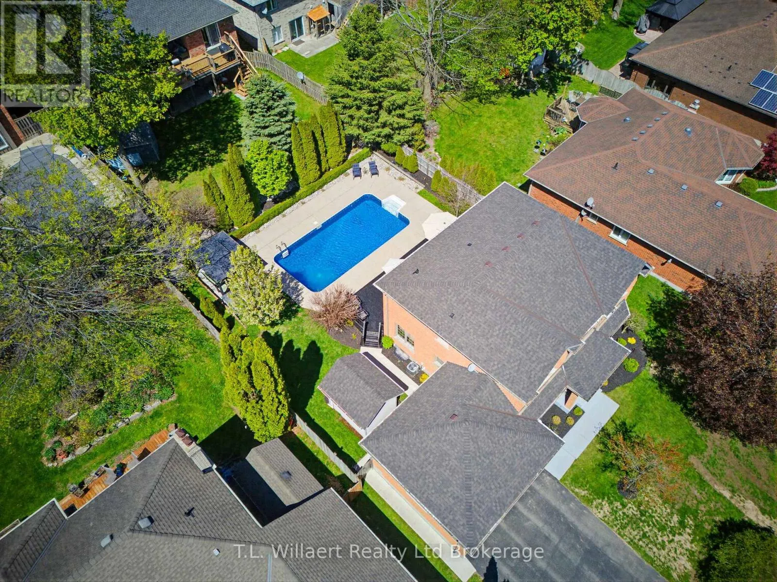10 WOODSIDE DRIVE