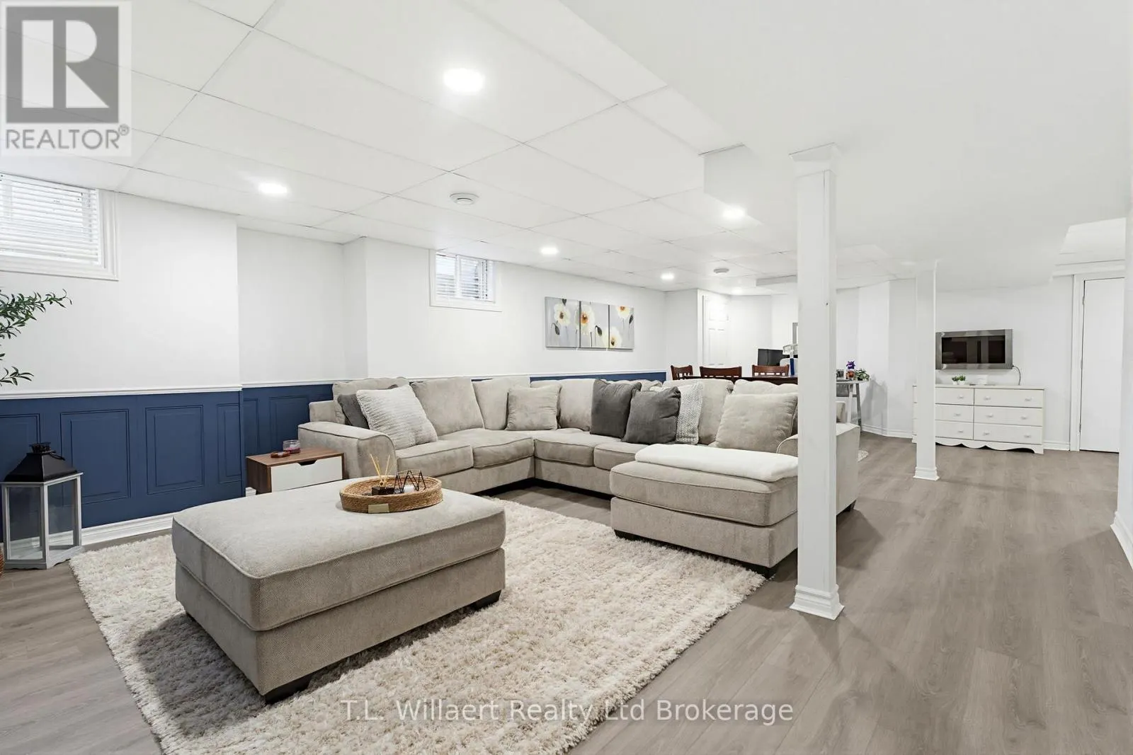 10 WOODSIDE DRIVE