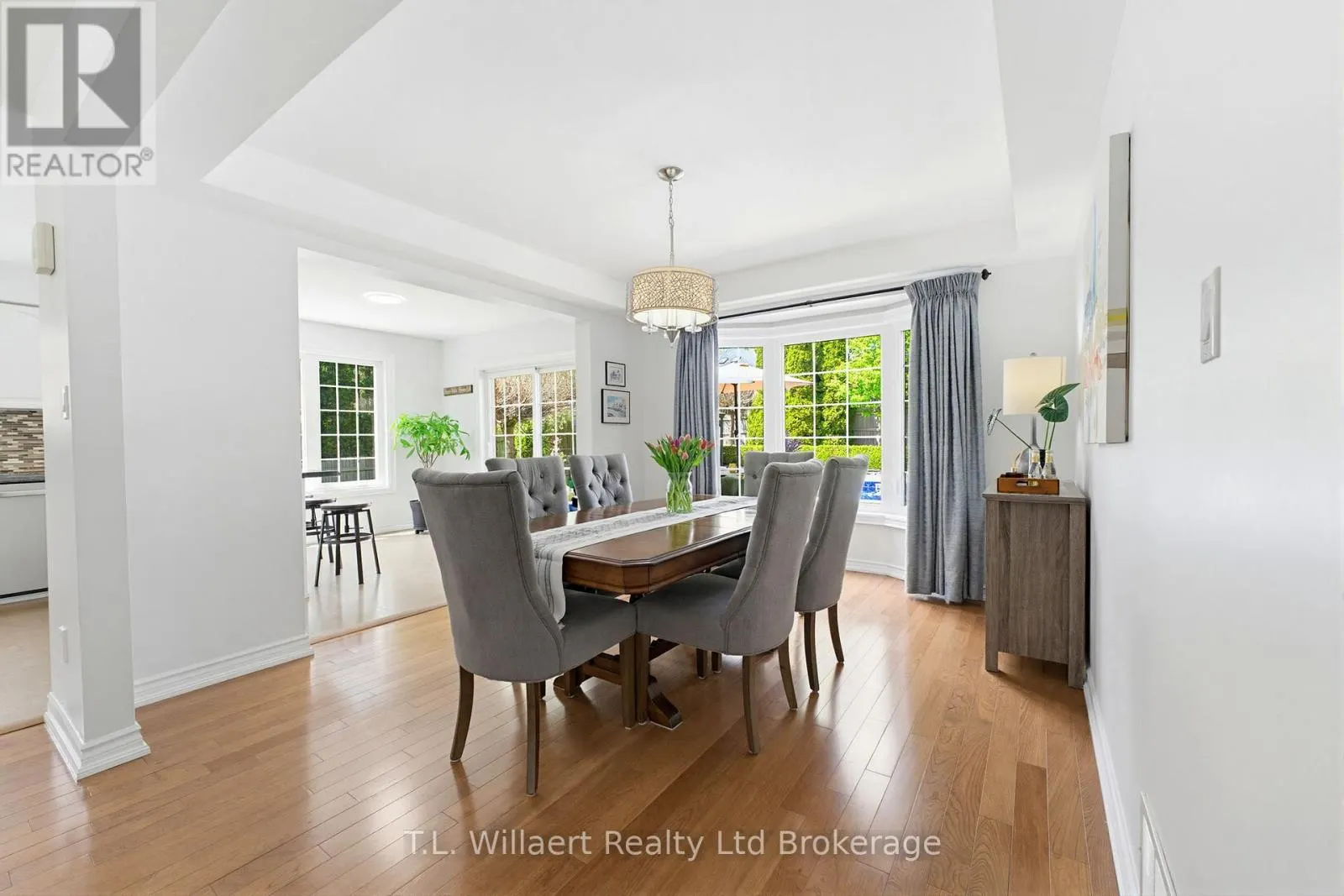 10 WOODSIDE DRIVE