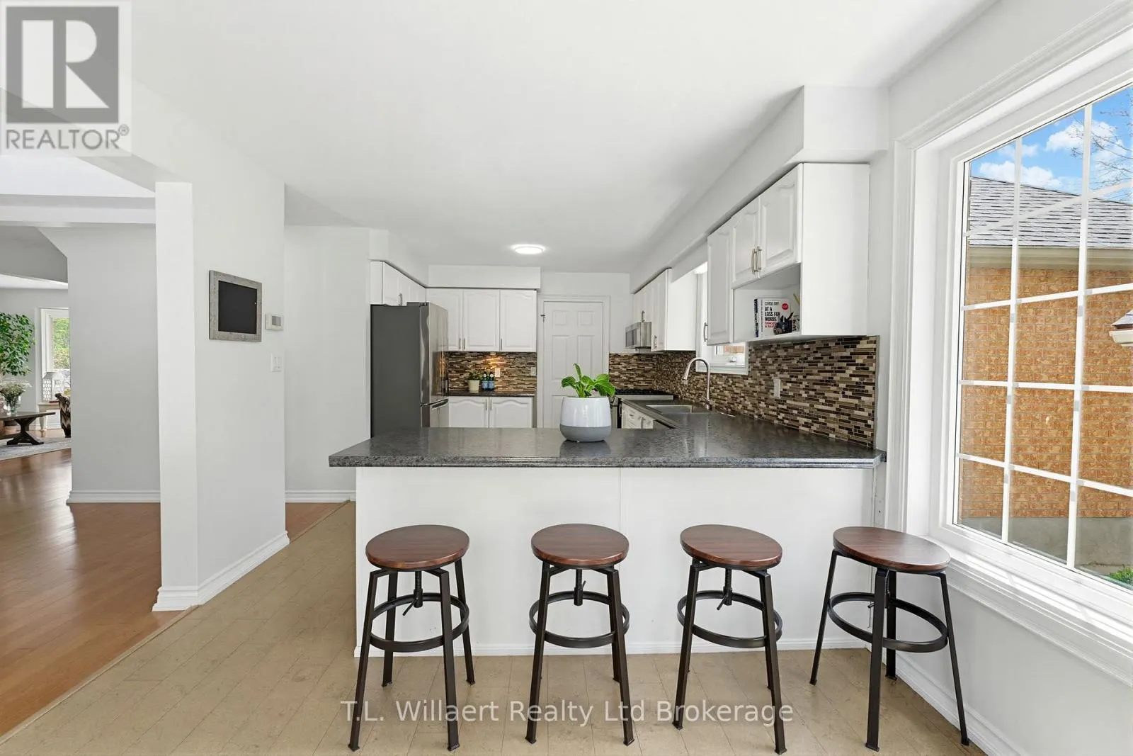 10 WOODSIDE DRIVE