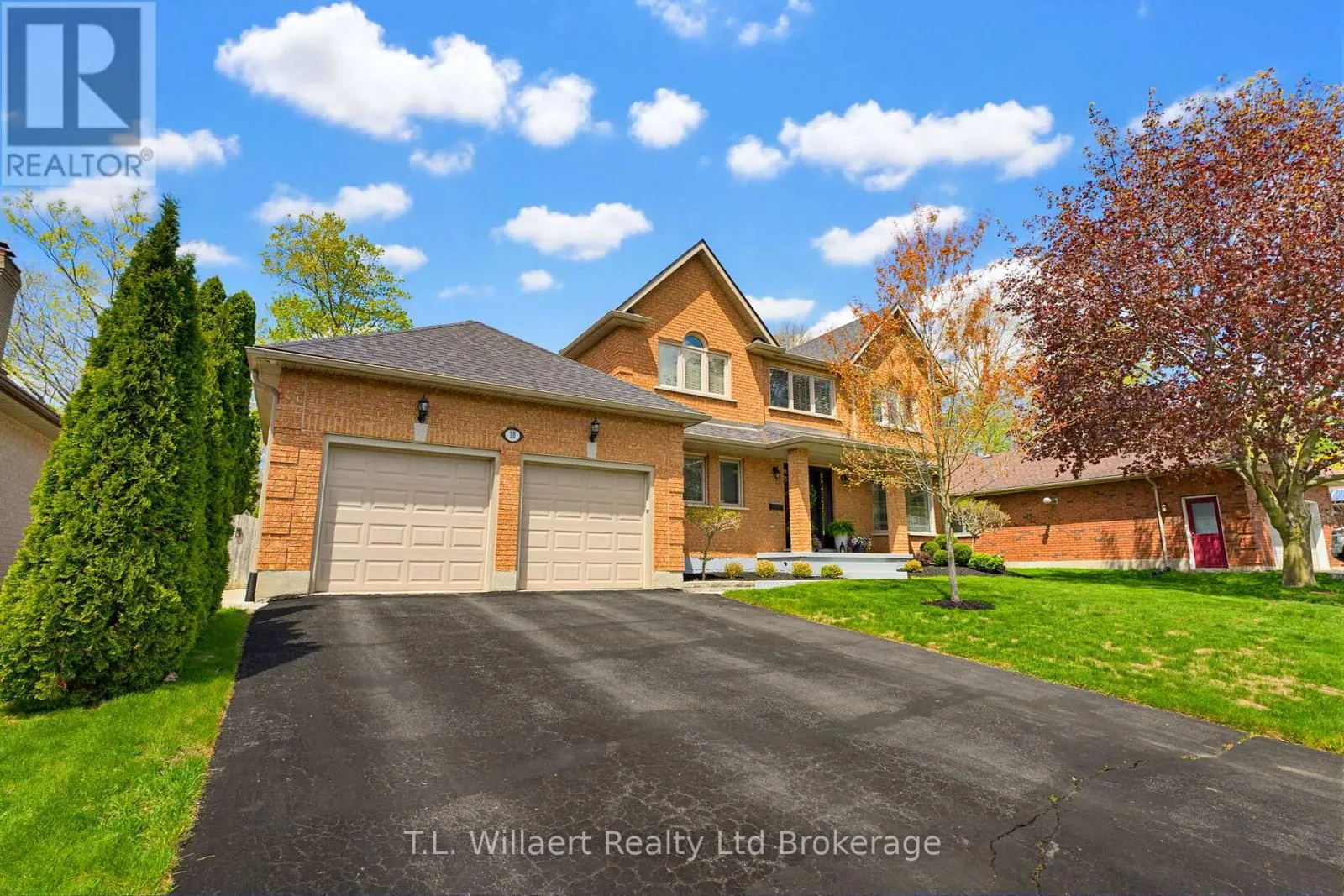 10 WOODSIDE DRIVE