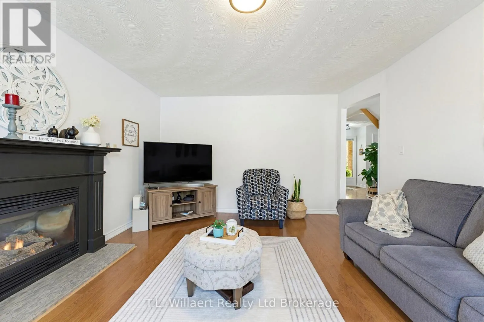 10 WOODSIDE DRIVE