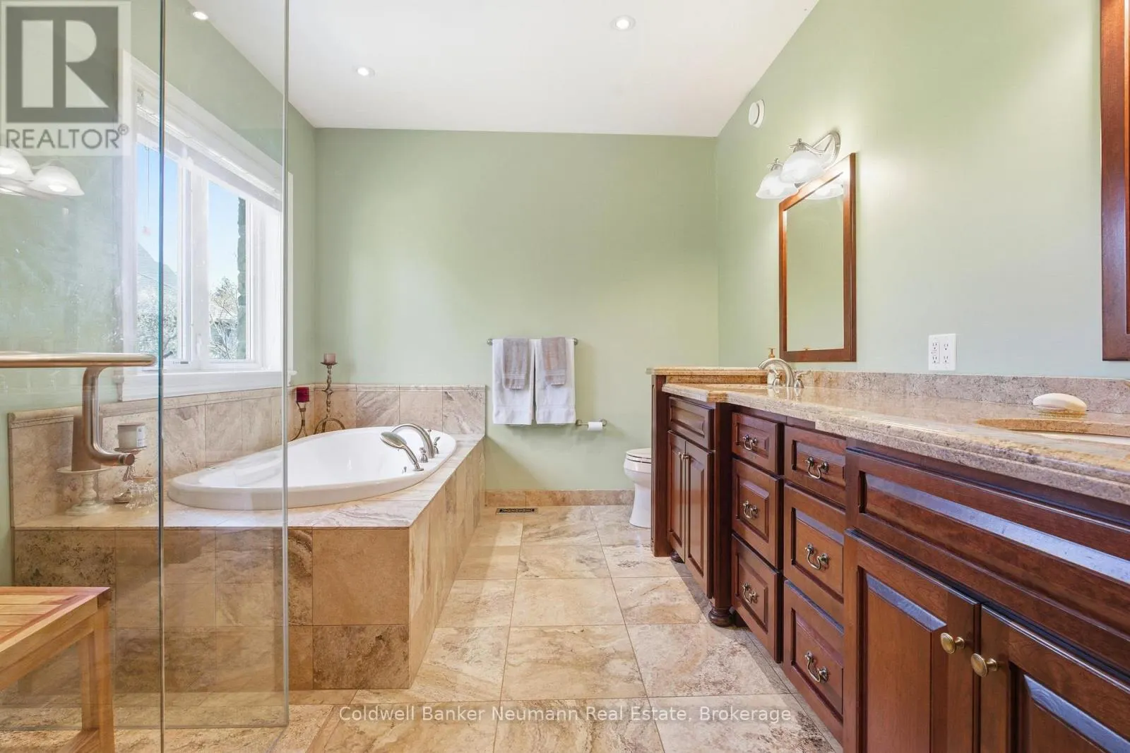 33 CASSIN COURT