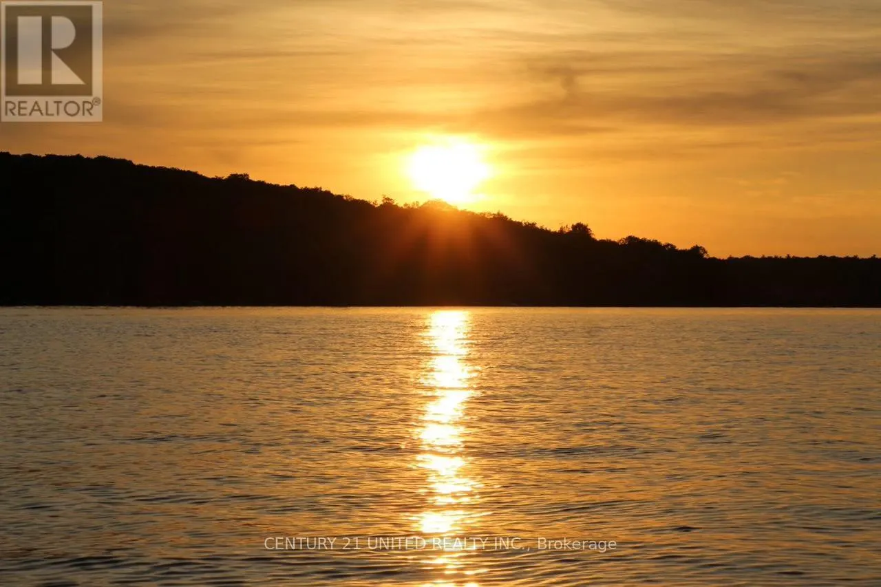 812 ISLAND 8 CATCHACOMA LAKE