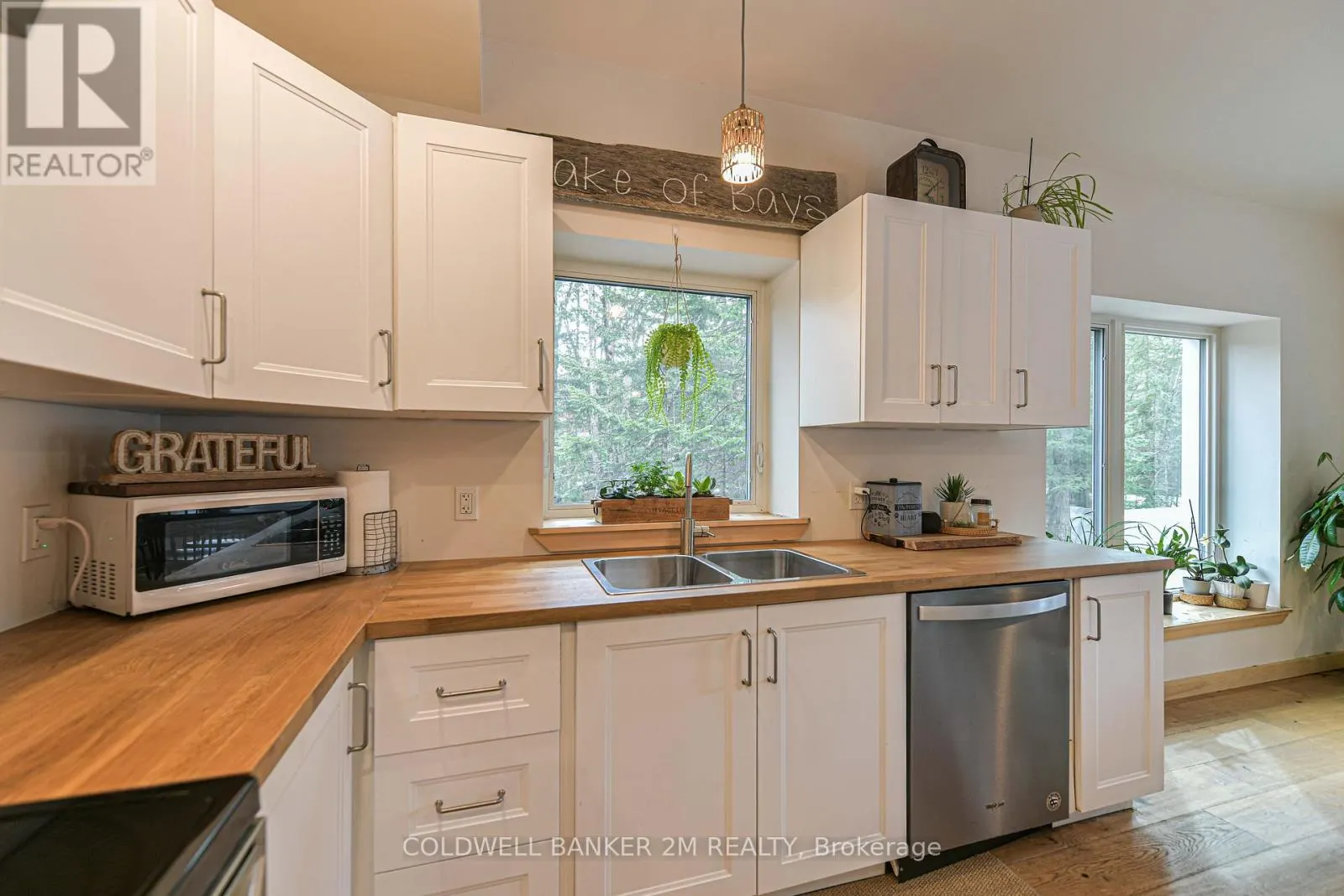 2776 MUSKOKA RD. 117 ROAD S