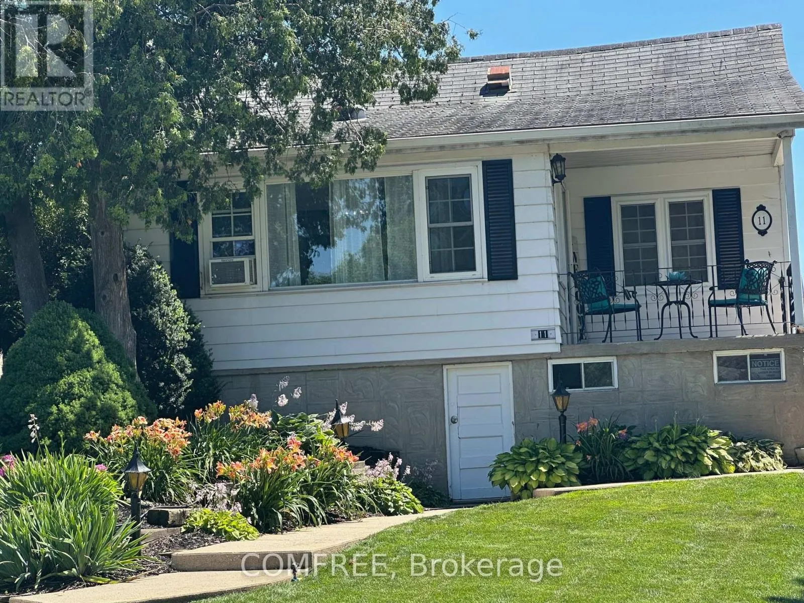 11 LAKE AVENUE