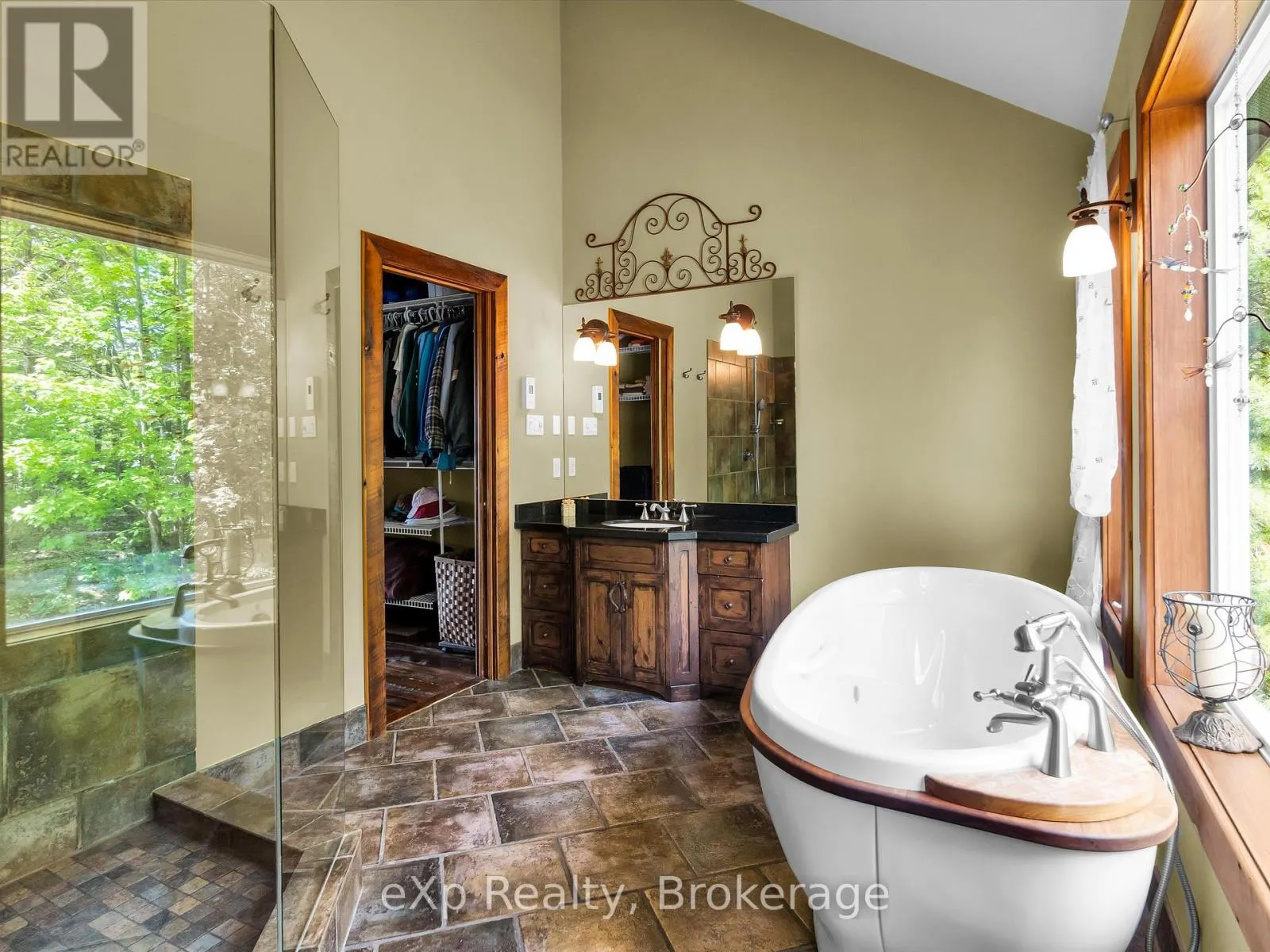 6646 1040LITTLEBEAUSOLEIL ISLAND