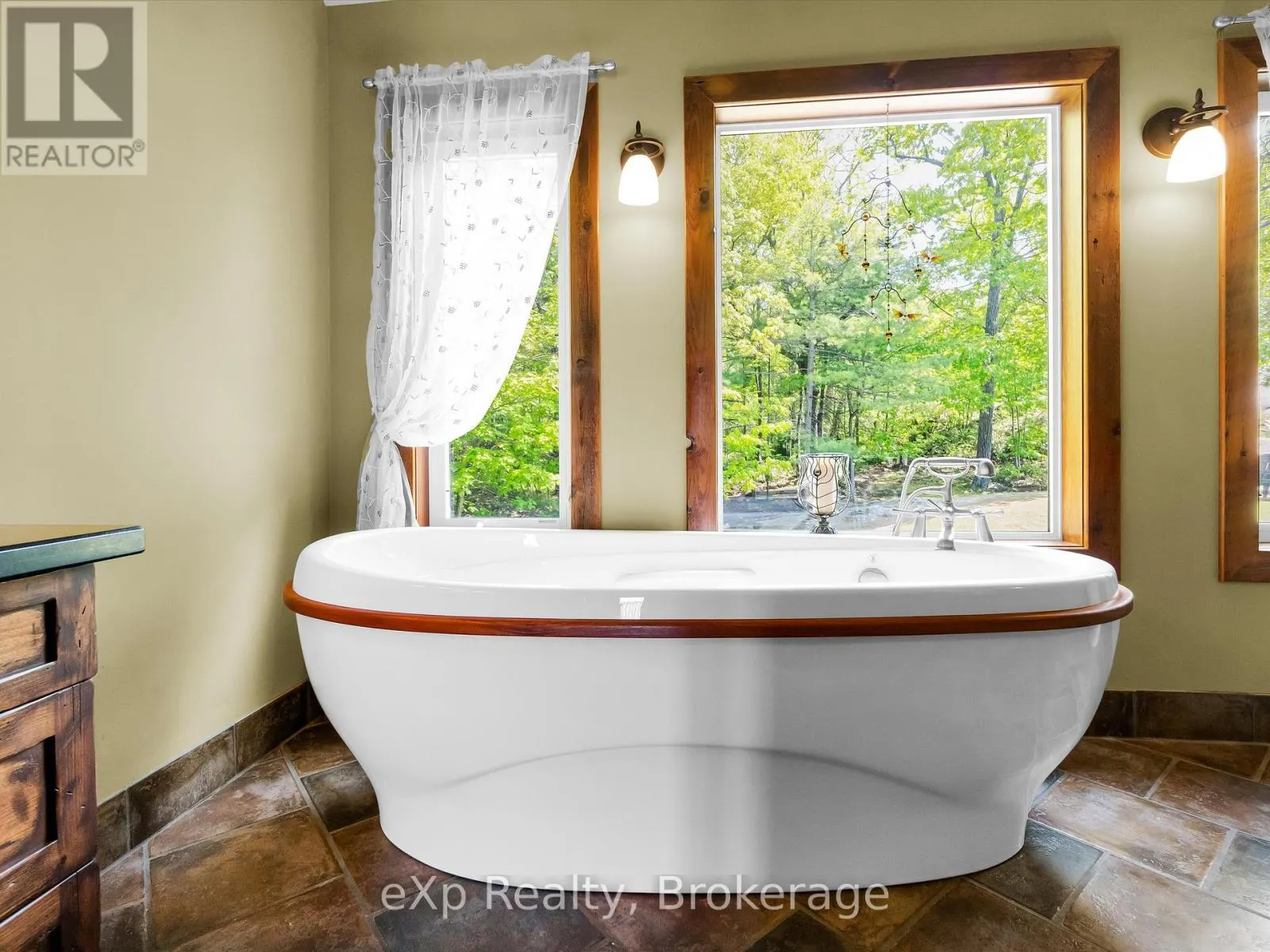 6646 1040LITTLEBEAUSOLEIL ISLAND