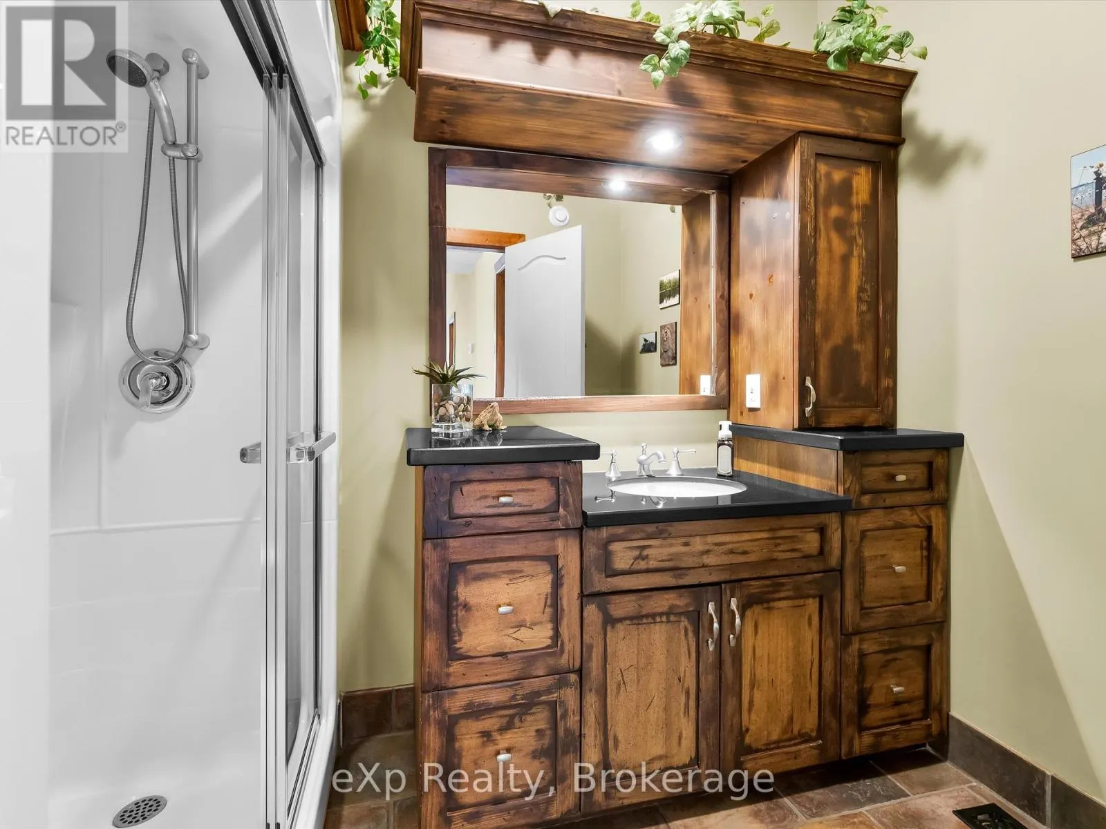 6646 1040LITTLEBEAUSOLEIL ISLAND