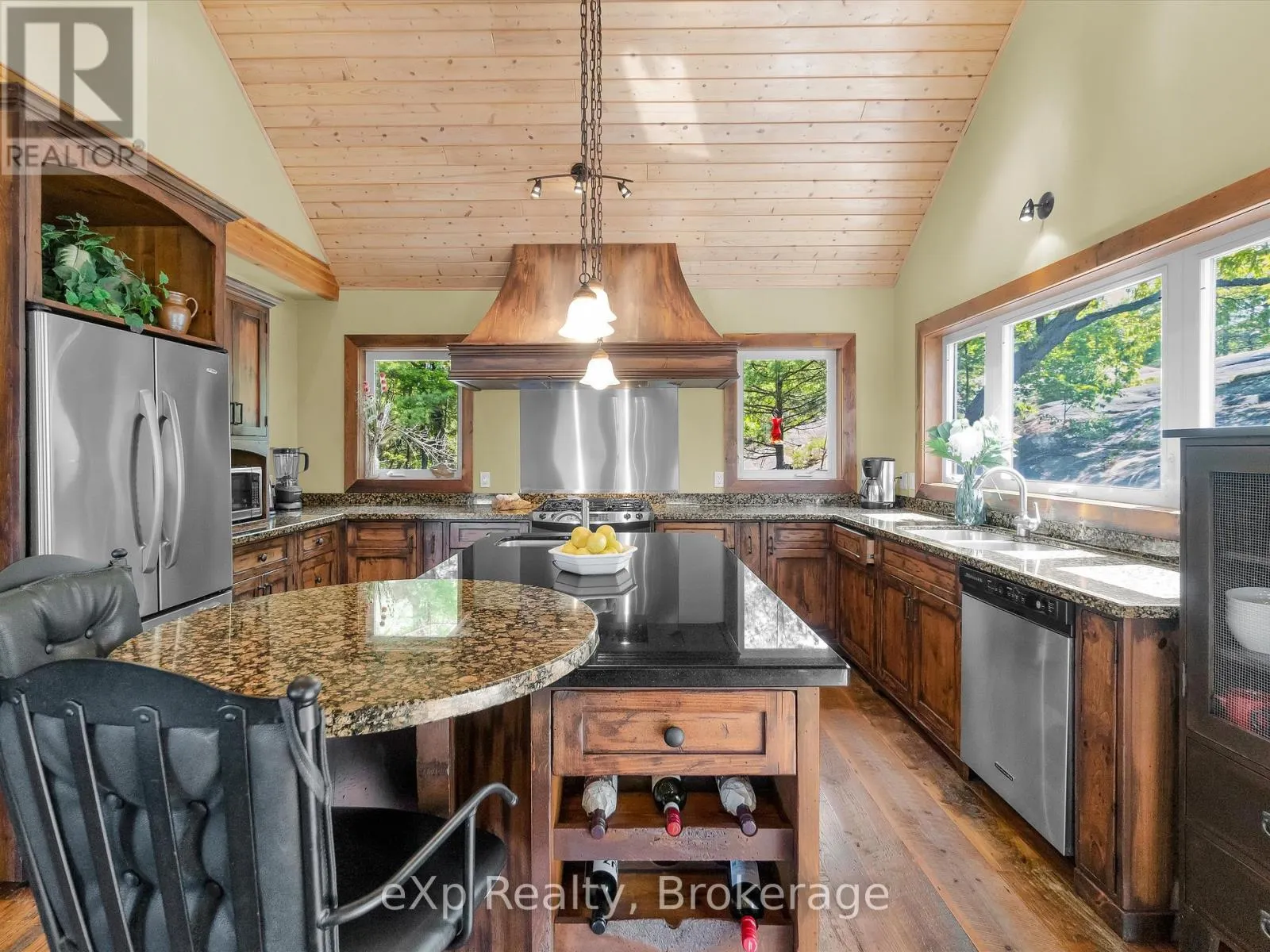 6646 1040LITTLEBEAUSOLEIL ISLAND