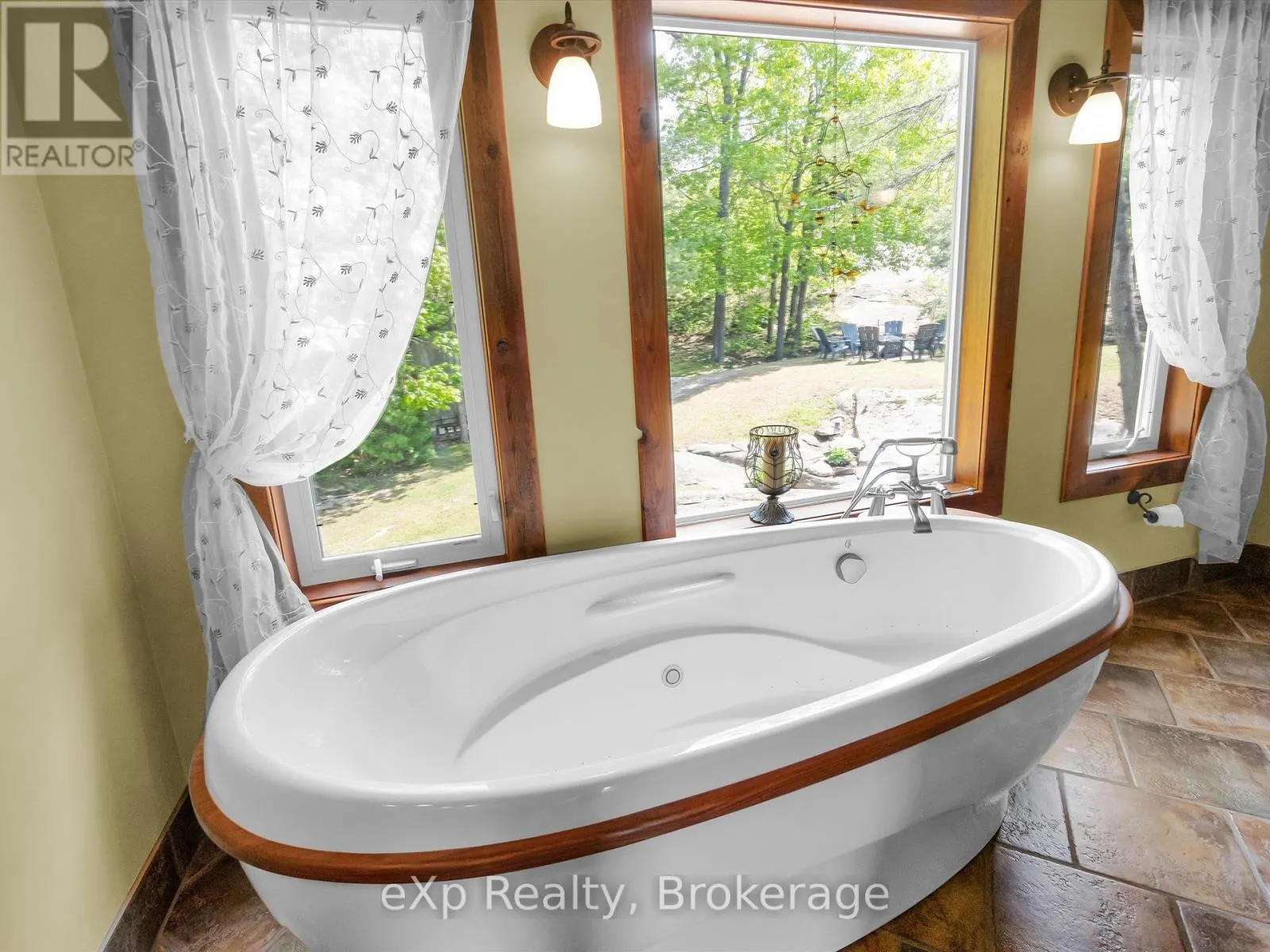 6646 1040LITTLEBEAUSOLEIL ISLAND