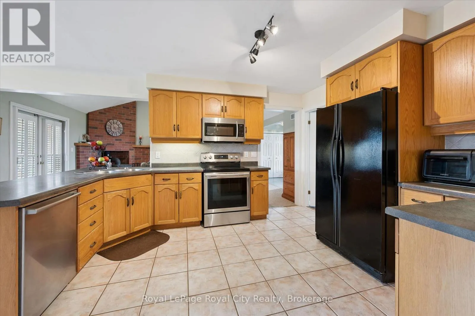8284 INDIAN TRAIL
