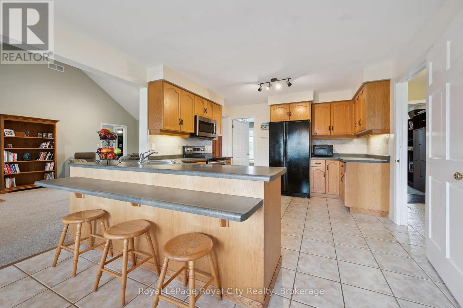 8284 INDIAN TRAIL