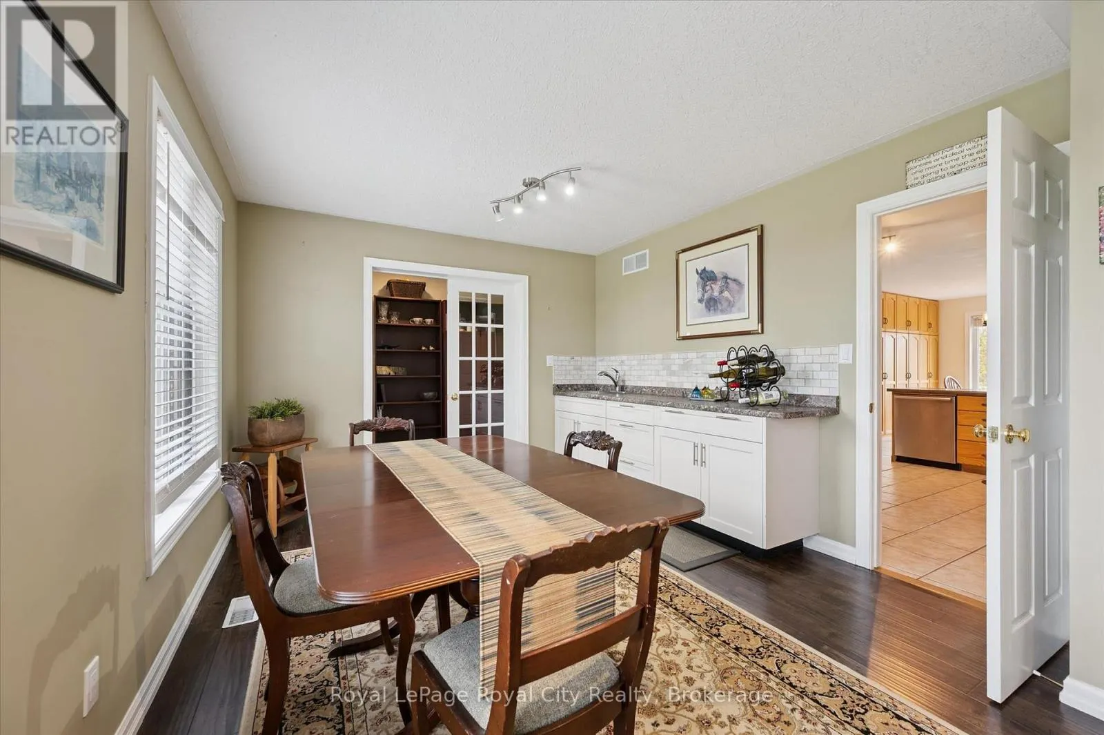 8284 INDIAN TRAIL