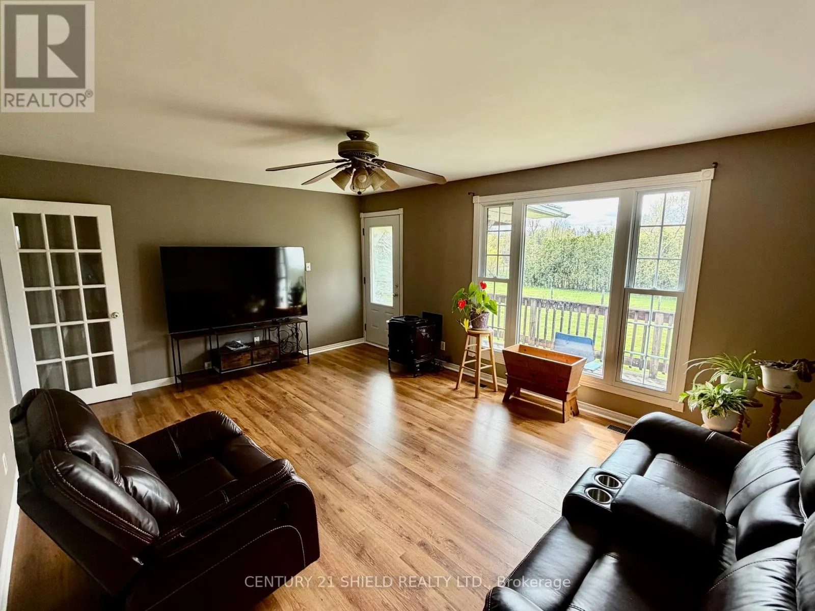 ST. ANDREWS - 17637 ISLAND ROAD E