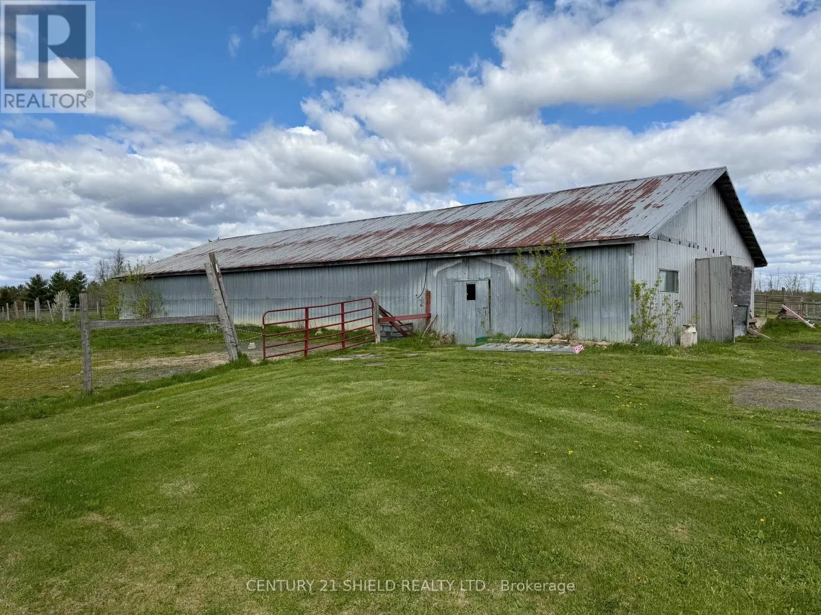 ST. ANDREWS - 17637 ISLAND ROAD E
