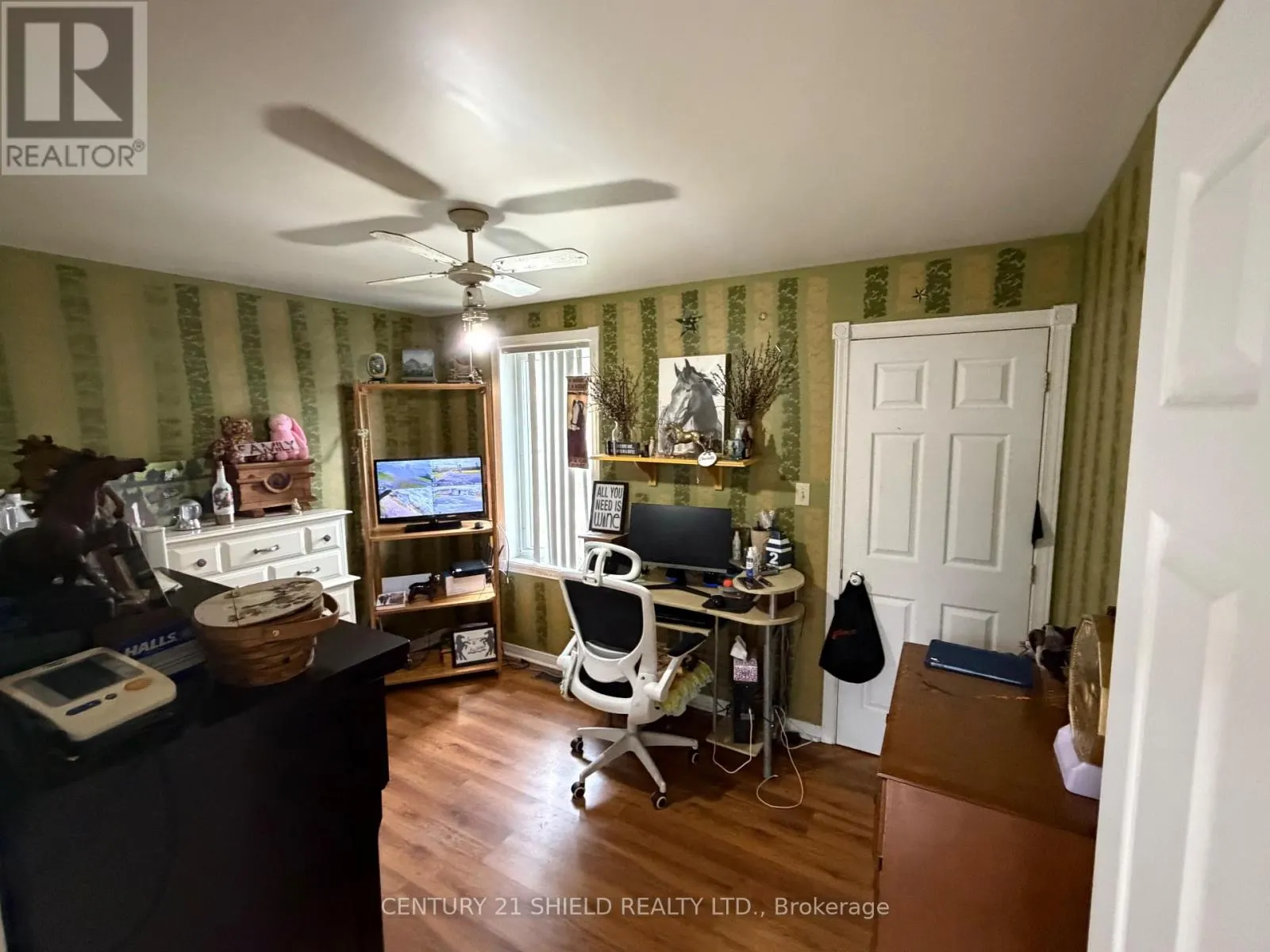 ST. ANDREWS - 17637 ISLAND ROAD E